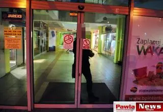 Głogów: zamknęli galerię, klient został w środku. Pomogli strażacy