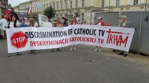 Tysiąc osób broniło
telewizji Trwam