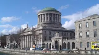 Irlandzki sąd skrytykował wybór przez polityków Krajowej Rady Sądownictwa i podporządkowanie prezesów sądów ministrowi sprawiedliwości