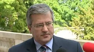 18.05 | Prezydent Bronisław Komorowski jedzie na szczyt NATO do Chicago z trzema zadaniami - zabieganie o utrzymanie i rozbudowę obrony terytoriów krajów członkowskich, zakończenie misji w Afganistanie w 2014 roku i zniesienie wiz dla Polaków jeżdżących do USA. Szczyt rozpoczyna się w niedzielę. (TVN24)