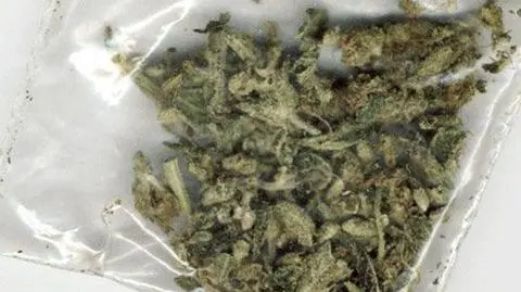 Sprowadzili i sprzedali 50 kilogramów narkotyków? Prokuratura oskarża 21 osób