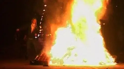 Policja: "Centrum miasta kompletnie spalone"