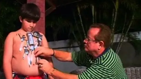 Ma 11 lat
 i jest jak magnes