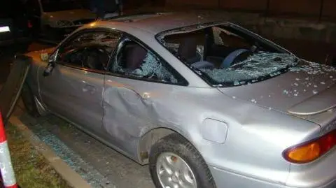 Zawiedziona kobieta zniszczyła auto