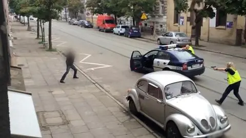 11 strzałów do napastnika. Były szef policji: wygląda to nieszczególnie 