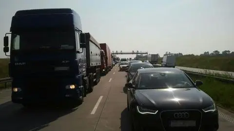 Zderzenie na A4. Dwie osoby ranne