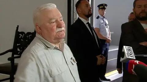 Former president Lech Wałęsa visited the protesters in the Sejm
