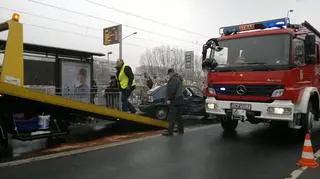 Zderzenie busa i osobówki na Legnickiej