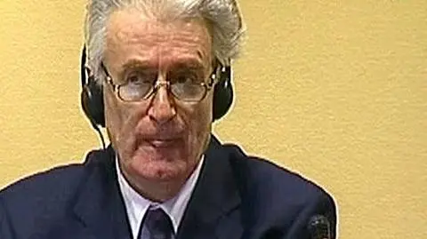 Karadżić chce odwlec proces
