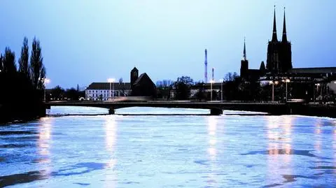Śnieg się topi, rzeki przybierają.
Stany alarmowe na Dolnym Śląsku.

