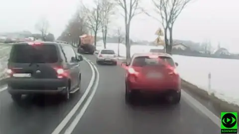 Buk: Niebezpieczne wyprzedzanie na drodze