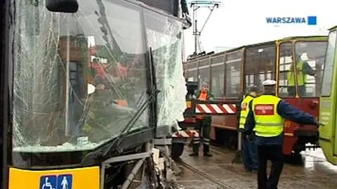 Autobus uderzył 
w tramwaj