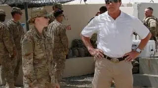 Arnold Schwarzenegger odwiedza amerykańskich żołnierzy, kiedy tylko może