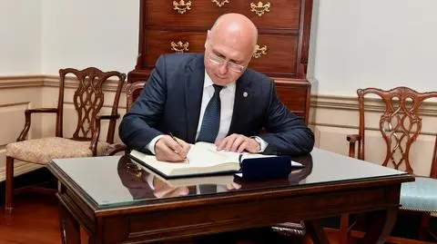 Sojusz dotychczasowych rywali, kobieta na czele rządu (wideo z 9 czerwca)