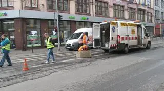 Pogotowie torowe naprawiało zwrotnicę