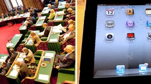 Senatorowie z iPadami. Zużycie papieru - zero