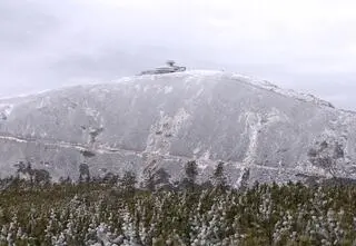 Próbowali wejść na Śnieżkę w spodenkach i bikini. Nabawili się hipotermii