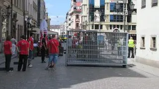 Trwa montaż strefy kibica 