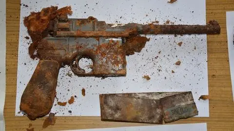 Dolny Śląsk: niemiecki pistolet i amunicja znalezione w ogródku