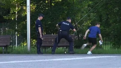 Sylwester Wardęga sprawdza kondycję policjantów