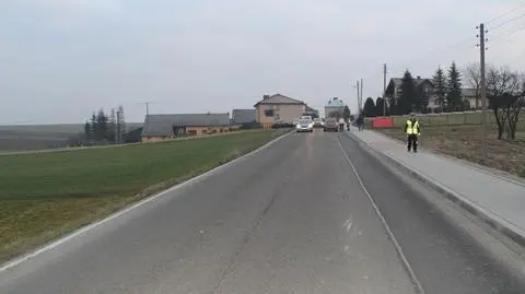 "Kierowca zauważył leżące zwłoki". Policja szuka sprawcy śmiertelnego potrącenia
