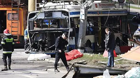 Po zderzeniu ciężarówki i trolejbusu