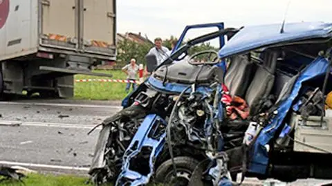 Ludzie wypadali z busa