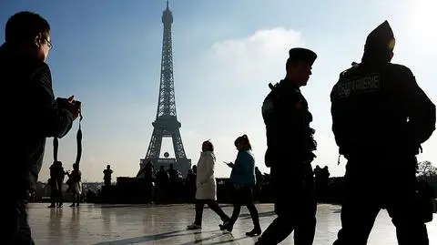 Francja: Dwa tysiące obław i 210 zatrzymań po zamachach