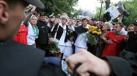 Pielęgniarki rozchodzą się spod kancelarii