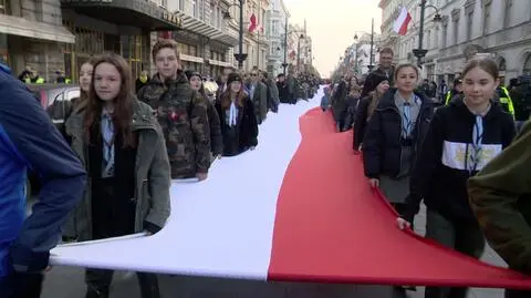 W Łodzi niesiono flagę długą na 123 metry