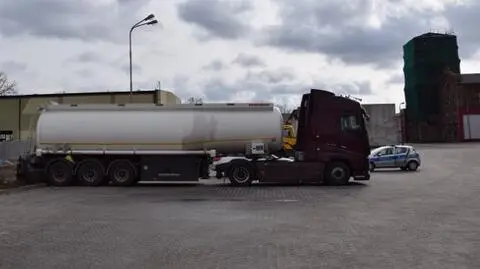 Łódzkie: ukradli cysternę z ładunkiem, porzucili ją na parkingu