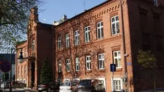 O godz. 14 petenci mogli już tylko pocałować klamkę urzędu