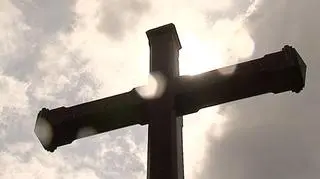 Władze burzą kościoły