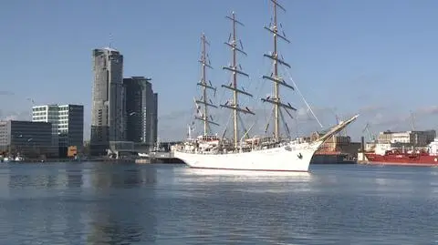 Gdynia: Studenci wypłynęli w rejs Darem Młodzieży