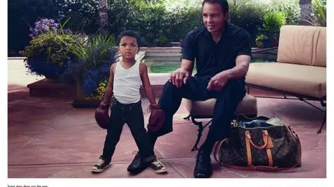Legenda boksu reklamuje torebki