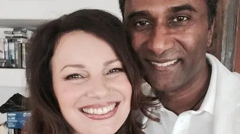 "Niania" wyszła za mąż. 
Wybrankiem jest "wynalazca maila"