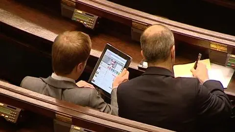 Rzecznik SLD gubi tablet, posłowie się nie boją