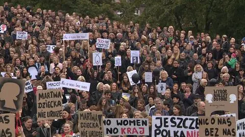 Po próbie zaostrzenia prawa aborcyjnego przez Polskę przeszła fala protestów
