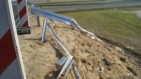 Ciężarówka spadła z nasypu. Kolejny raz w tym miejscu