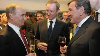 Władimir Putin, Jean-Claude Killy i Gerhard Schroeder (zdjęcie z 2012 roku)