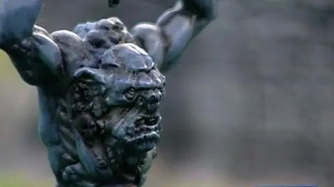 Procesuje się z Wikipedią za "trolla"