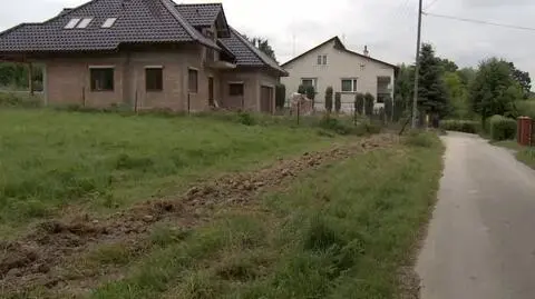 Mieli podłączyć gaz, znaleźli kasetkę z pieniędzmi
