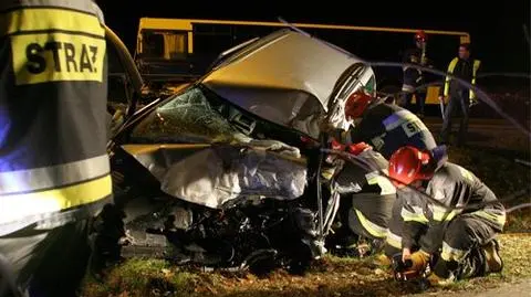 Seat uderzył 
 w autobus. Kierowca nie żyje