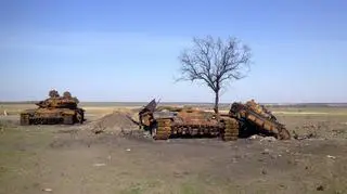 Dwa zniszczone czolgi T-72