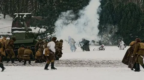 Pancerne pojazdy, walka w śniegu. Bitwa o Poznań 2013