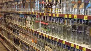 Z powodu spożycia podrobionego alkoholu zmarło 23 osoby