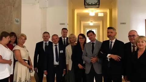 Prezydenci miast przyjechali do ministra edukacji w sprawie dofinansowania dla nauczycieli