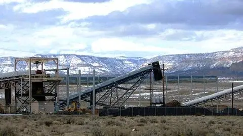 Górnicy nadal uwięzieni pod ziemią