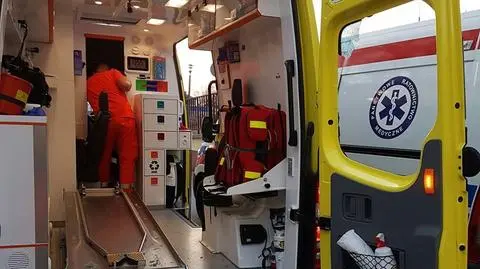 Uszkodzona przez pacjenta karetka pogotowia