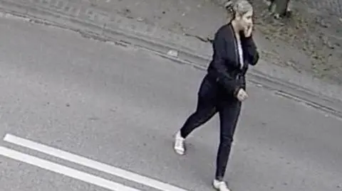 Wyciągnęła z kosza 49 tys. zł. Poszukiwana